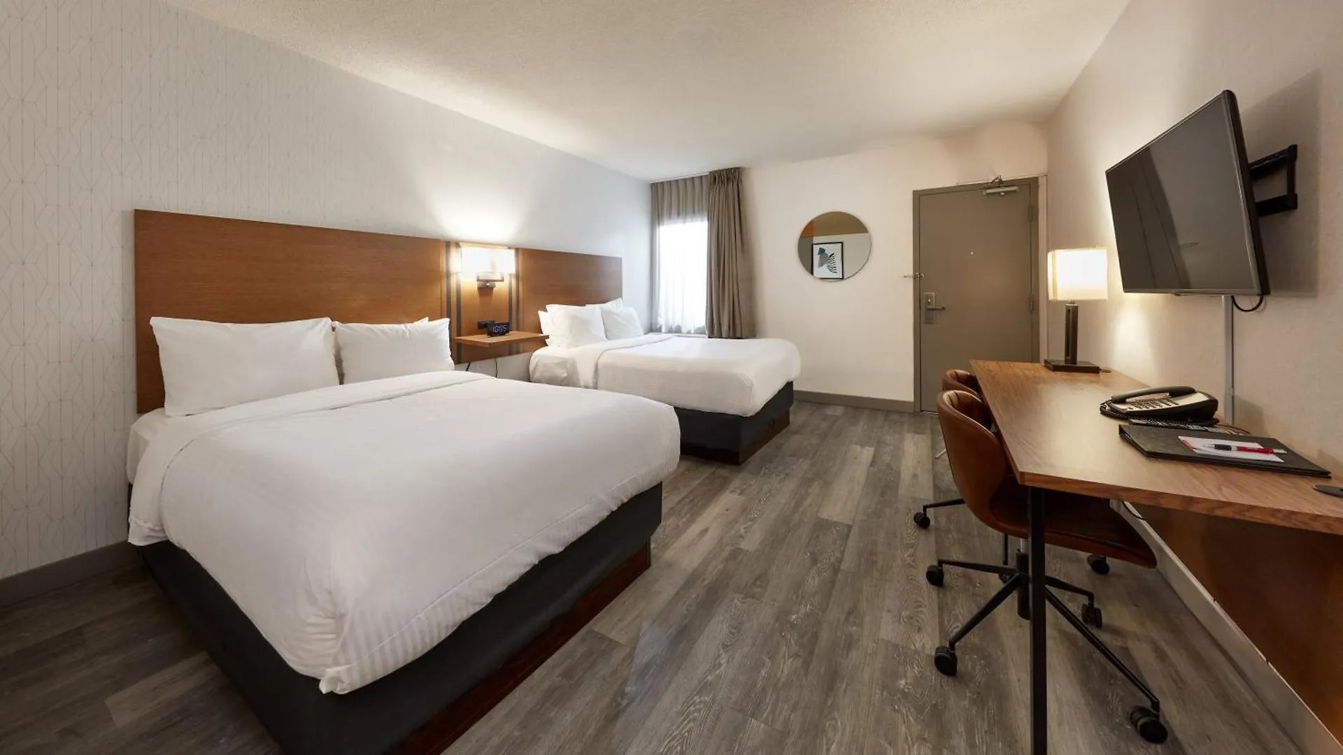 ** Motel Canadas Best Value Inn Toronto Canada